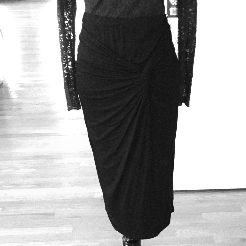 THREE DOT TWIST FRONT SKIRT. VERY FLATTERING. NWT