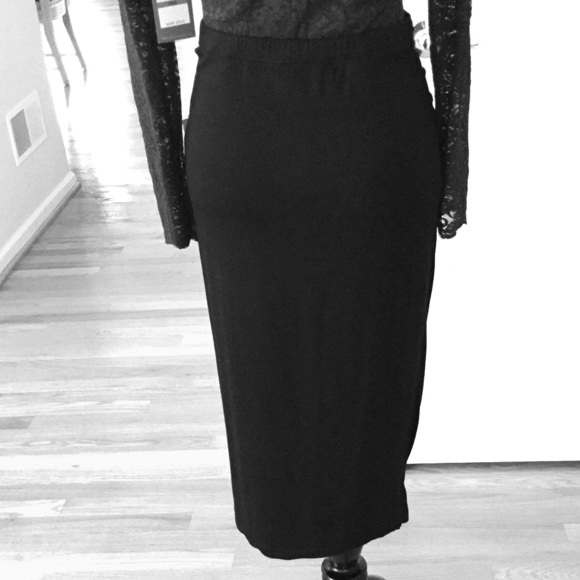 THREE DOT TWIST FRONT SKIRT. VERY FLATTERING. NWT - Picture 2 of 4