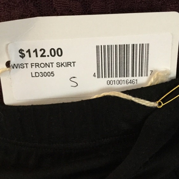 THREE DOT TWIST FRONT SKIRT. VERY FLATTERING. NWT - Picture 3 of 4