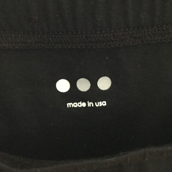 THREE DOT TWIST FRONT SKIRT. VERY FLATTERING. NWT - Picture 4 of 4