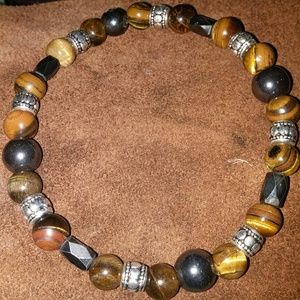 Elastic beaded bracelet