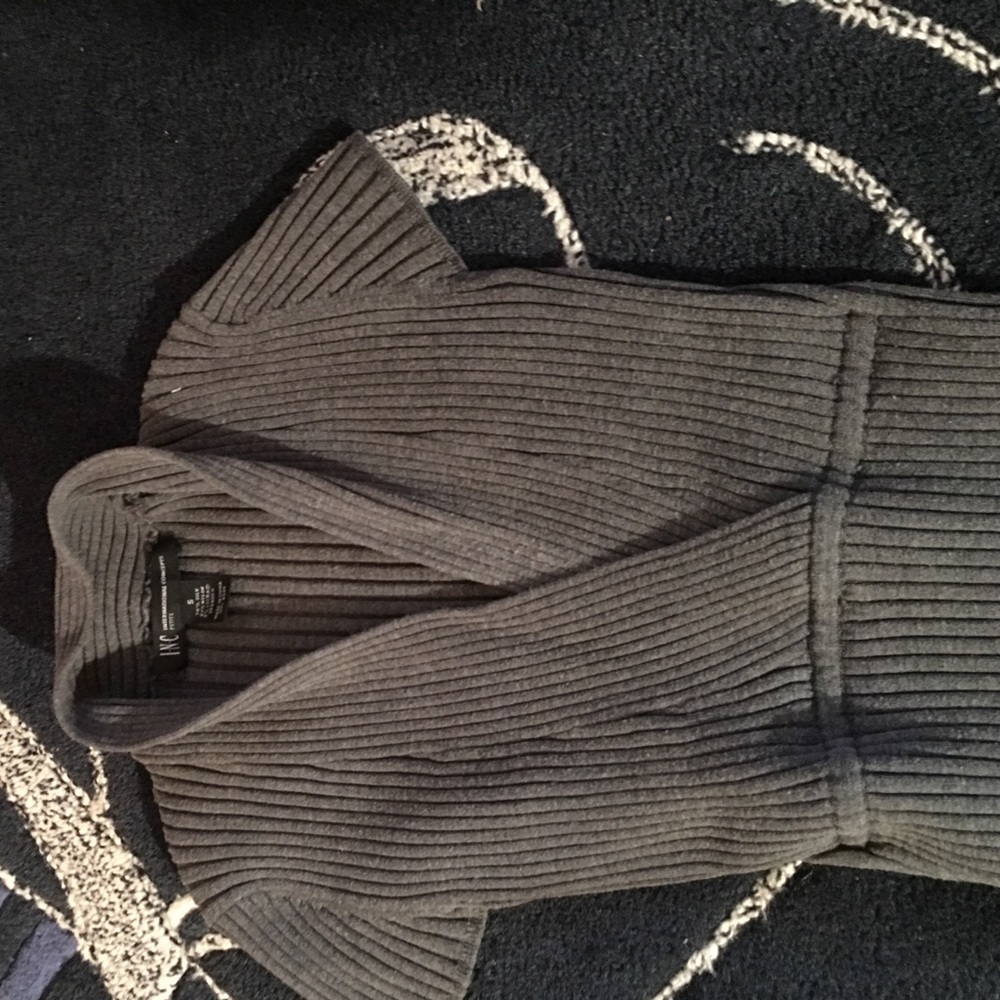 Beautiful fitted small INC top