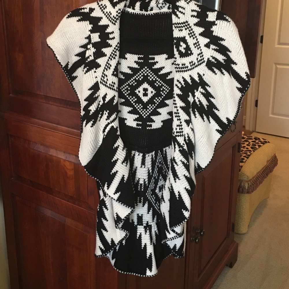 Black and white reversible vest!!!