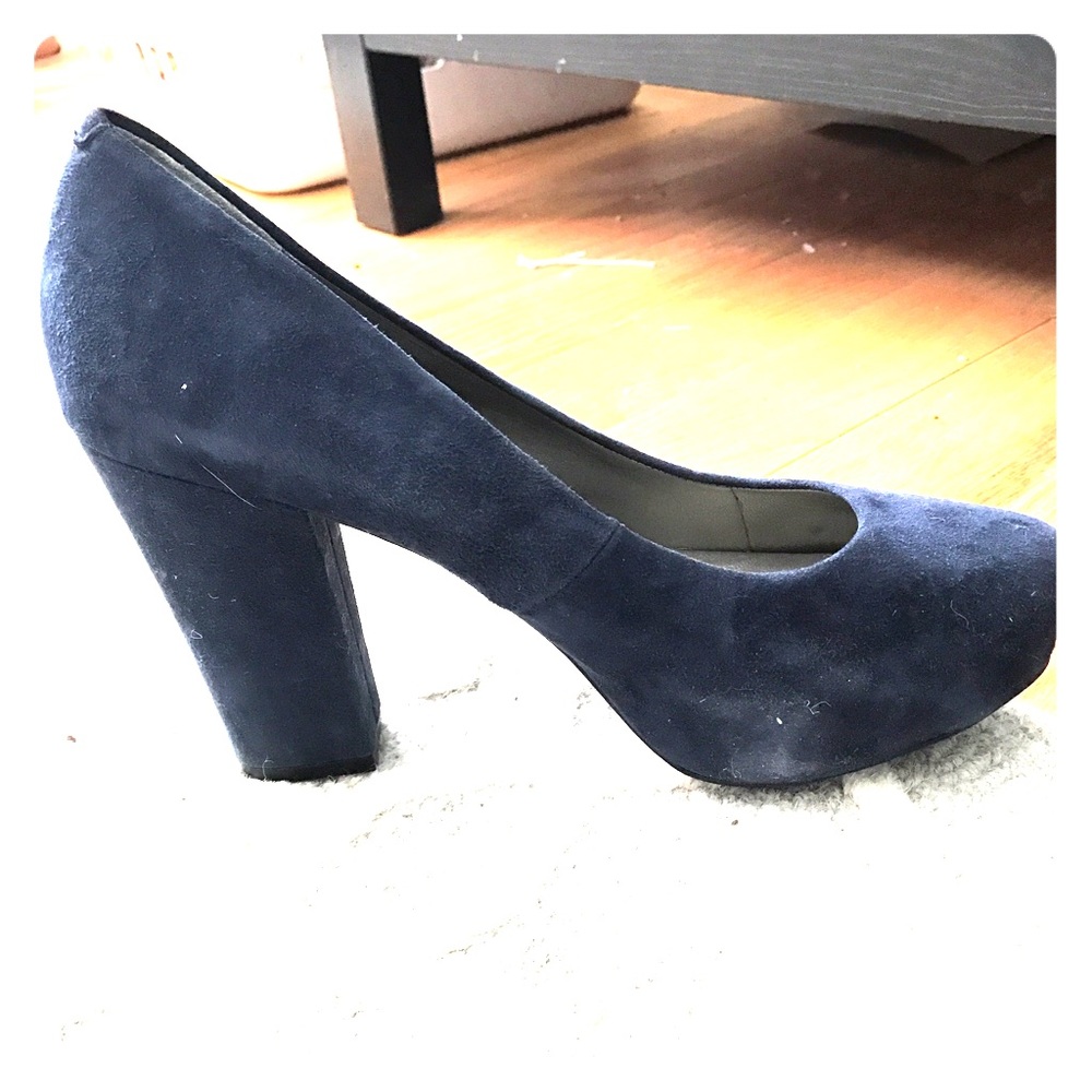 Me too stacked heel suede pump navy blue 9.5