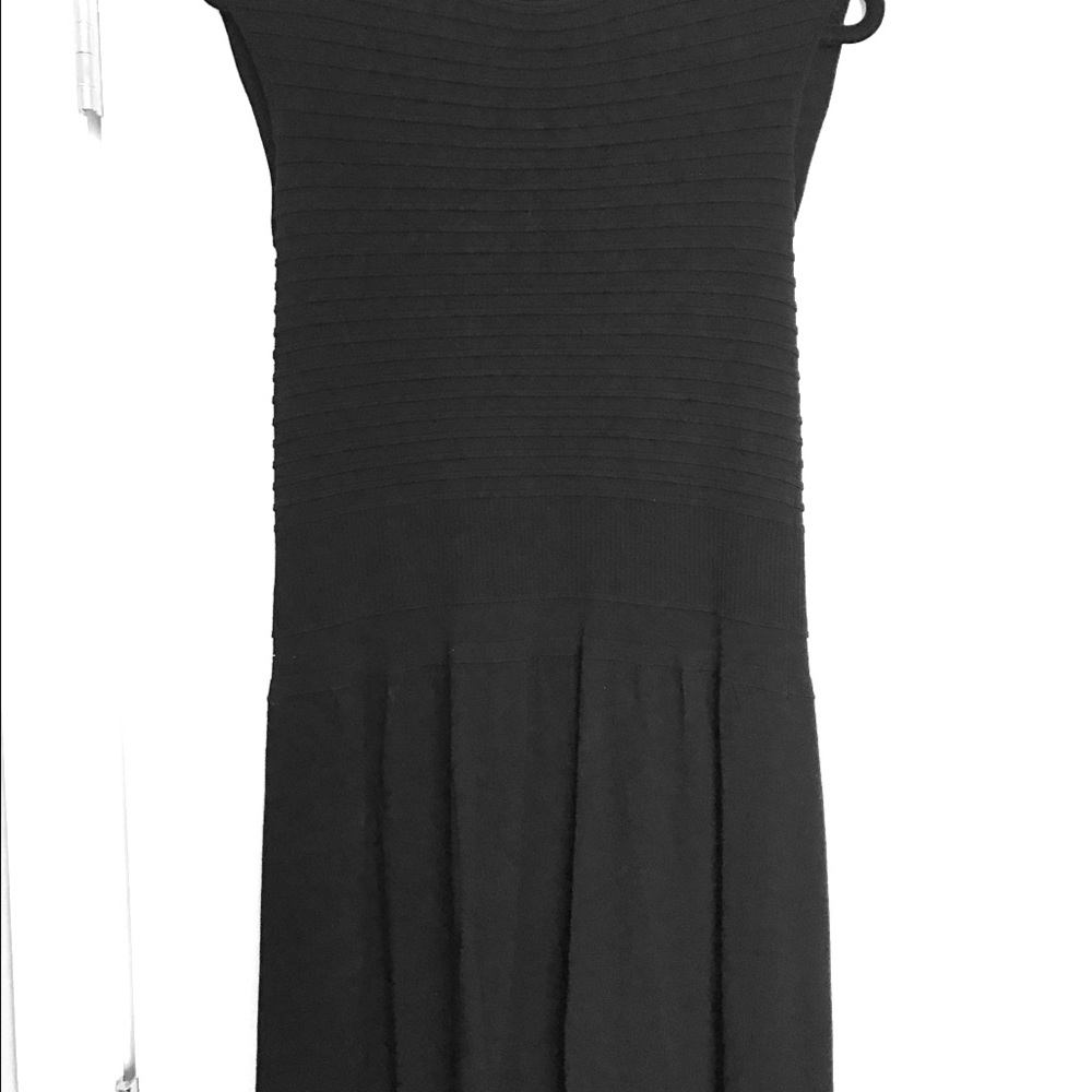 Strenesse black ribbed knit dress