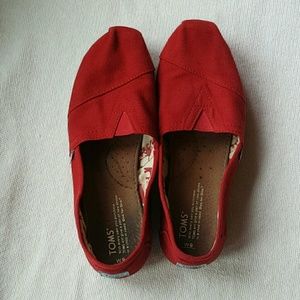 Toms