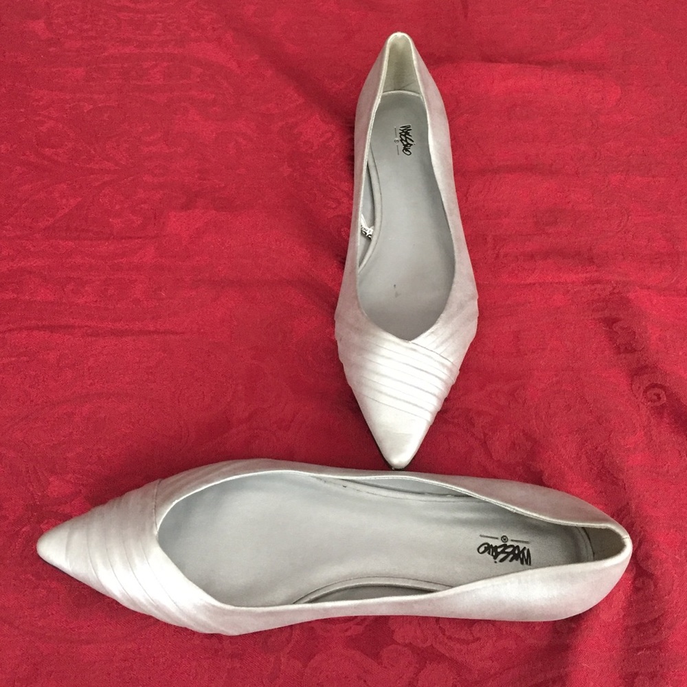 Silver Mossimo flats
