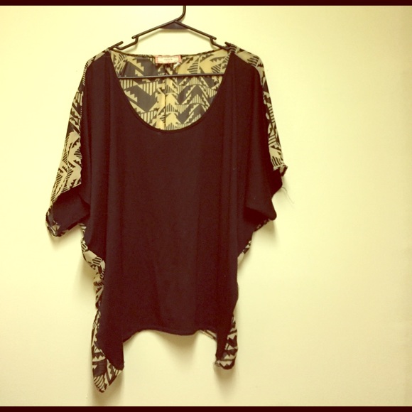 Light flowy plus size too with fun patterned back - Picture 1 of 4