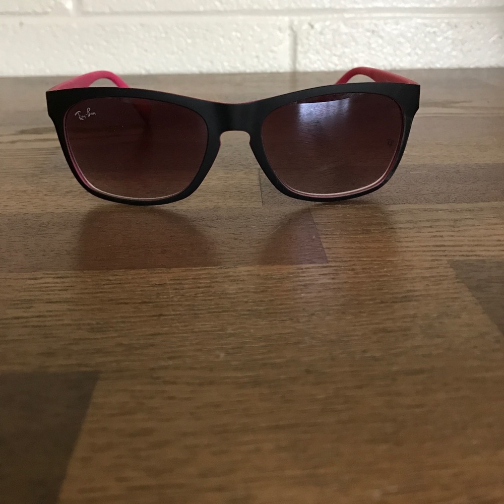 Fake Black and pink ray ban sunglasses
