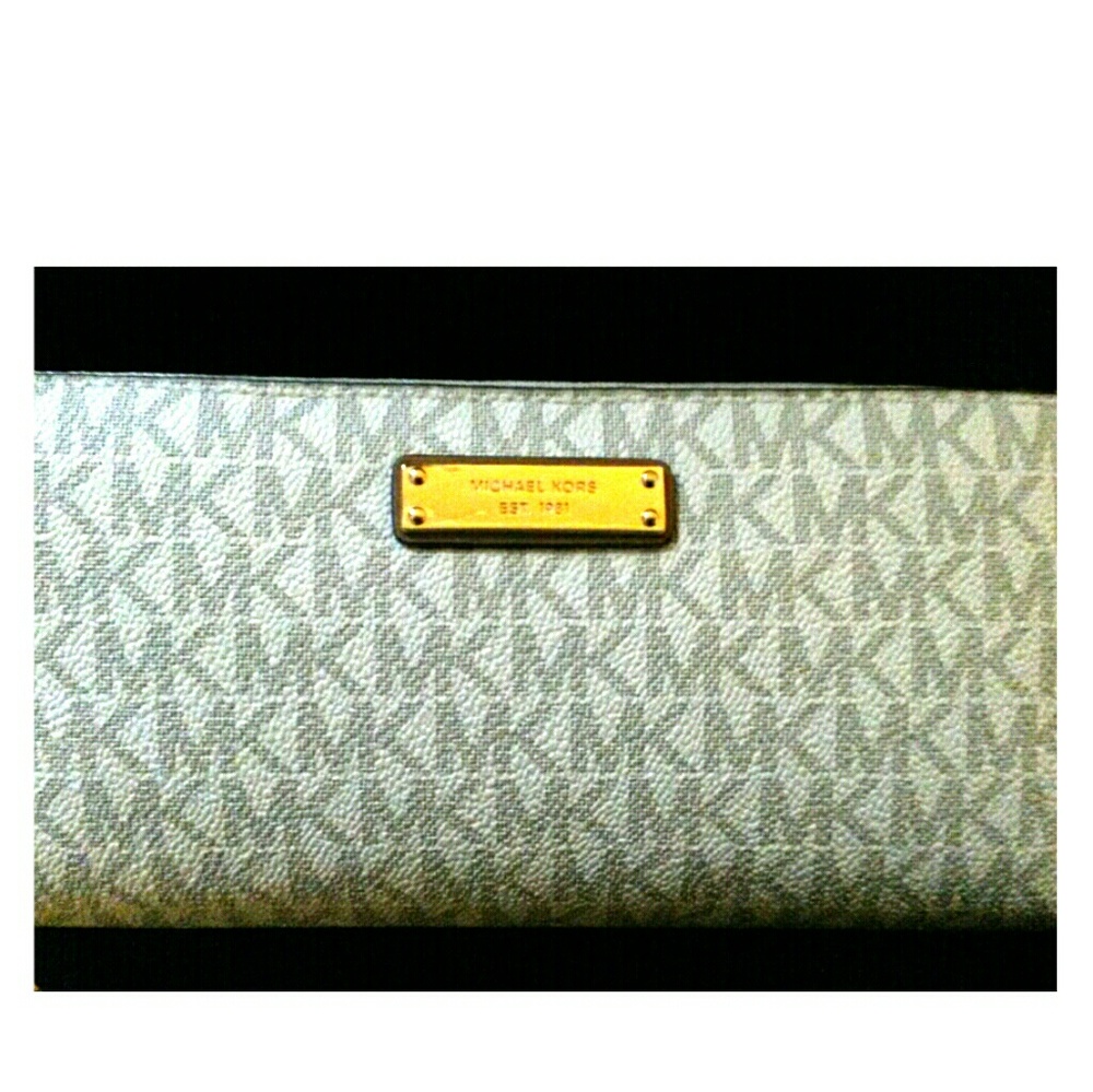 MK wallet brand new with tags never used