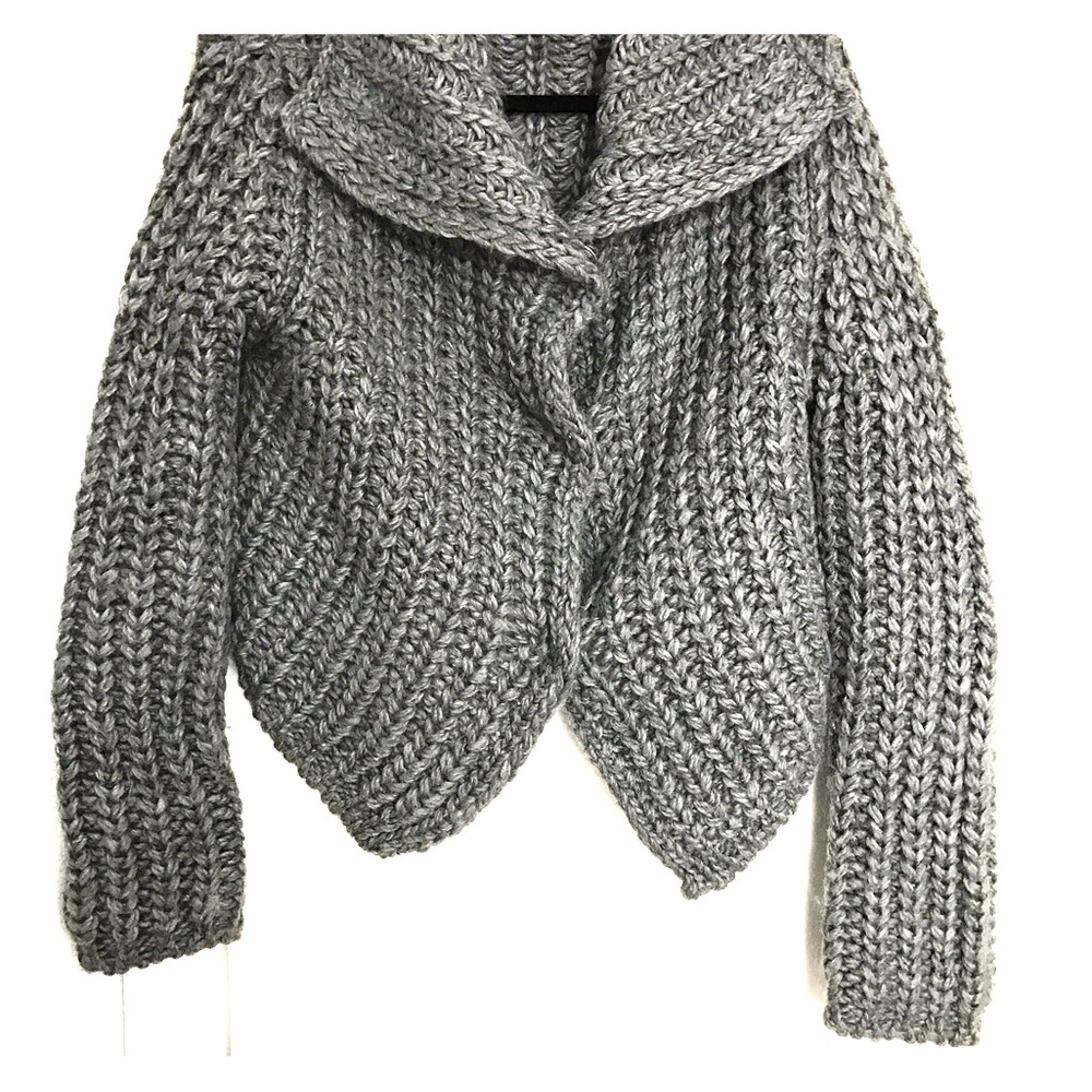 Gray cable knit Strenesse sweater