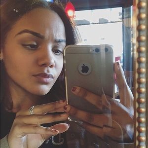 Meet your Posher, Camila