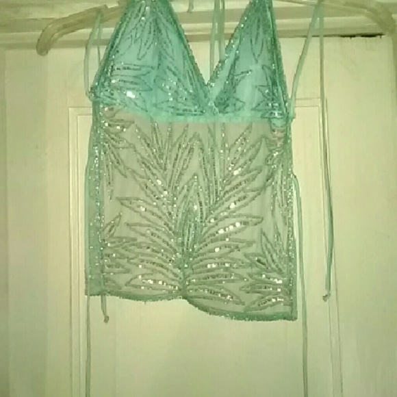 Halter top - Picture 1 of 1