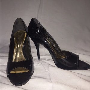 Black Heels (minor signs of wear)! 9 1/2 😊