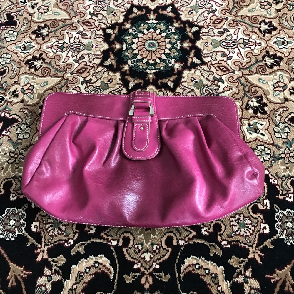 Raspberry Liz Claiborne Clutch.👛