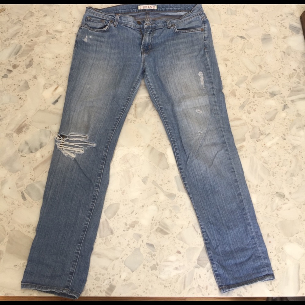 Summer mid rise distressed jean