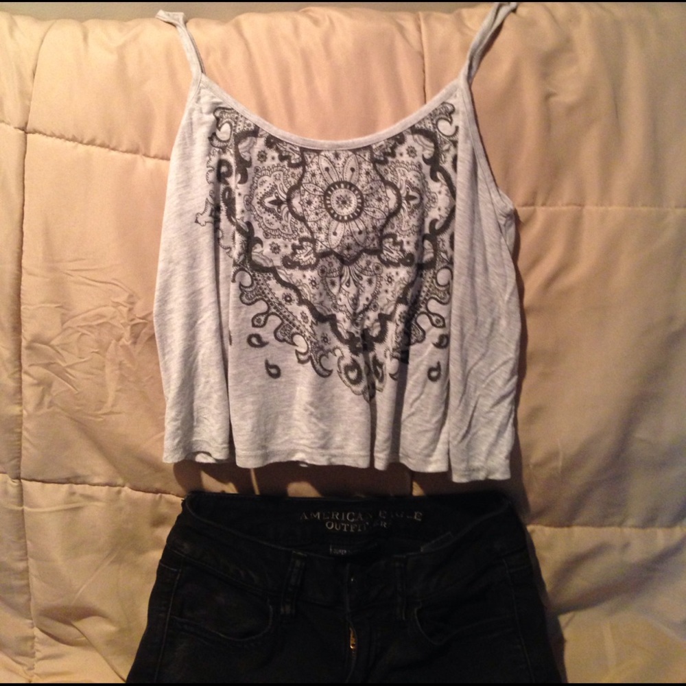 gray and black crop top tank.
