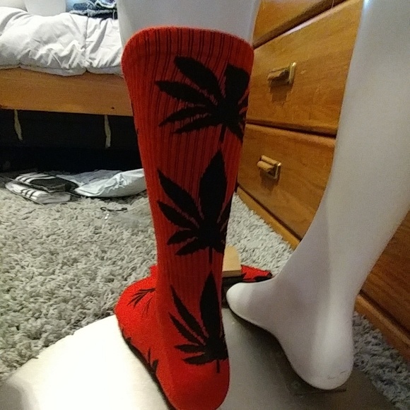 ⭐NEW⭐ HUF Marijuana Leaf Sock - Picture 3 of 3