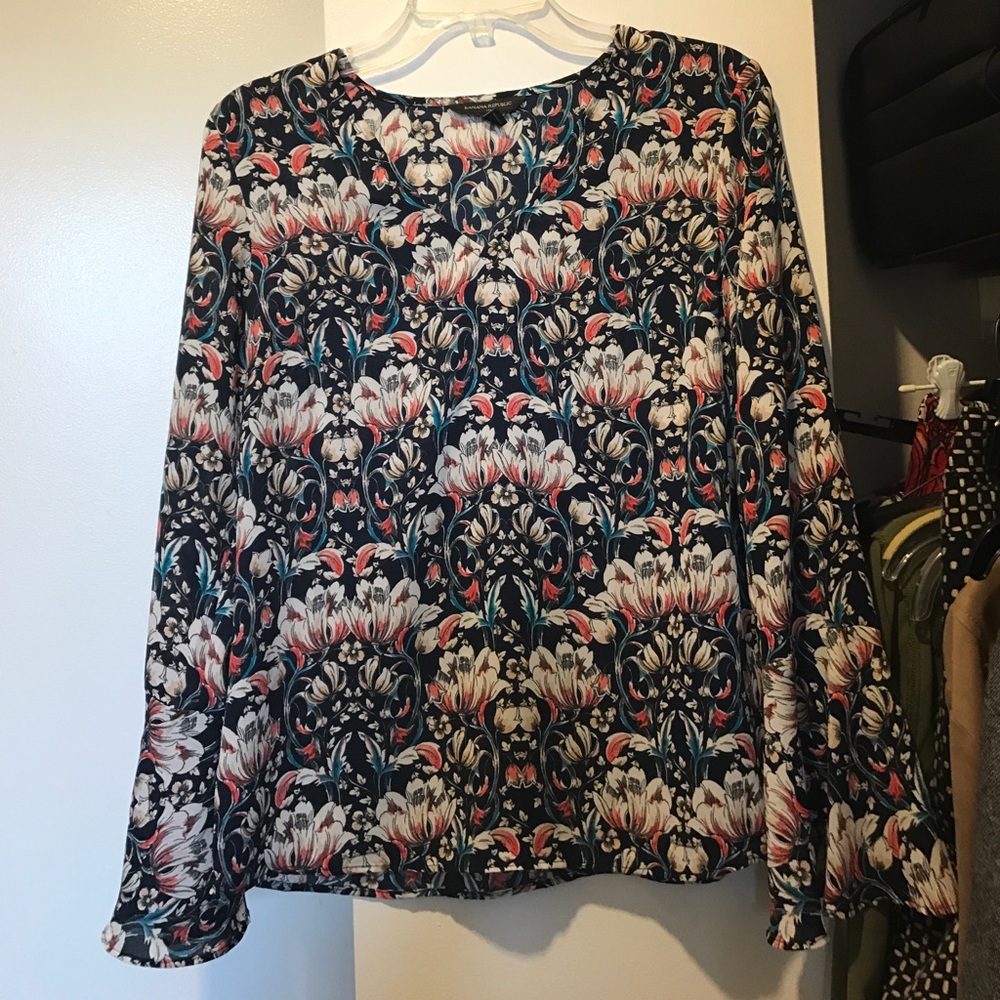 Floral bell sleeve blouse