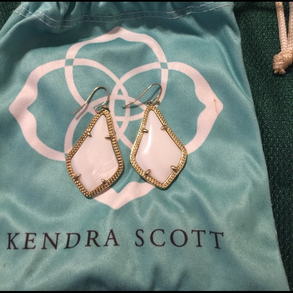Kendra Scott earrings TRYING TO SELL FAST - Picture 1 of 1