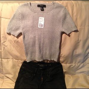gray crop top
