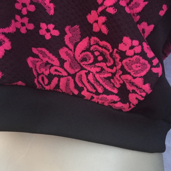 Floral design sweatshirt - Picture 3 of 3