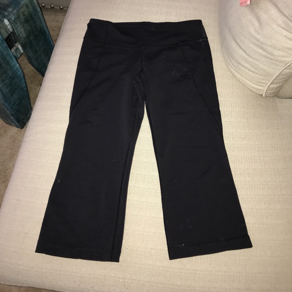 LuluLemon Gather & Crow Crop II size 10