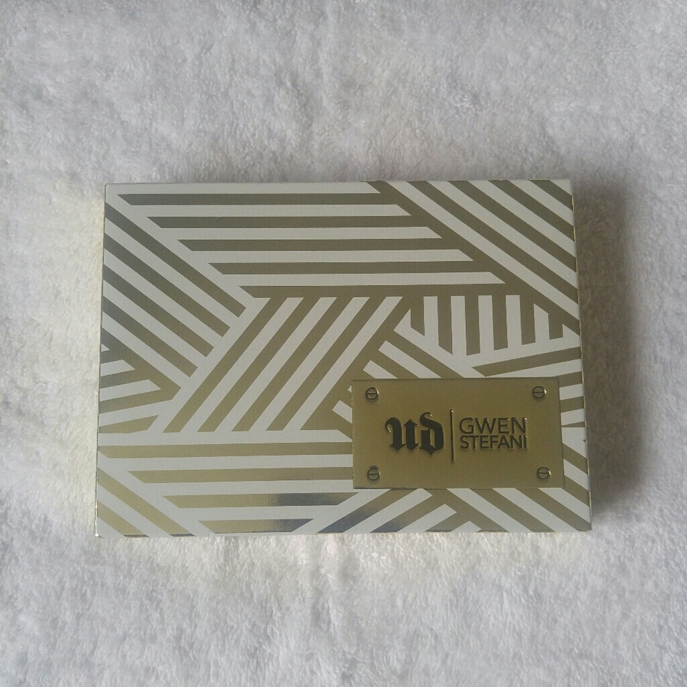 Urban Decay Gwen Stefani eyeshadow palette