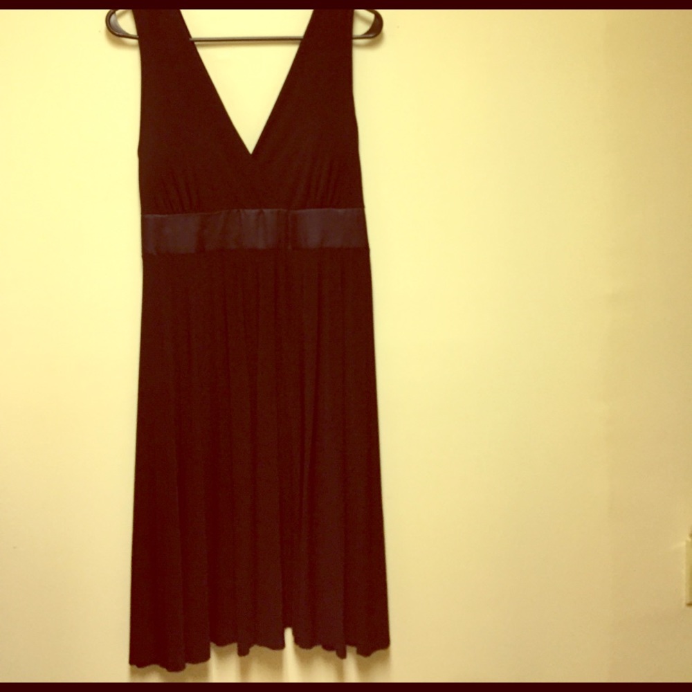 Knee length black pleased dress!