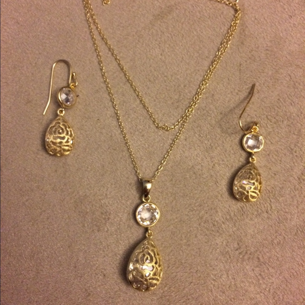 ❗️SOLD❗️Jewelry set of earrings & necklace. New!