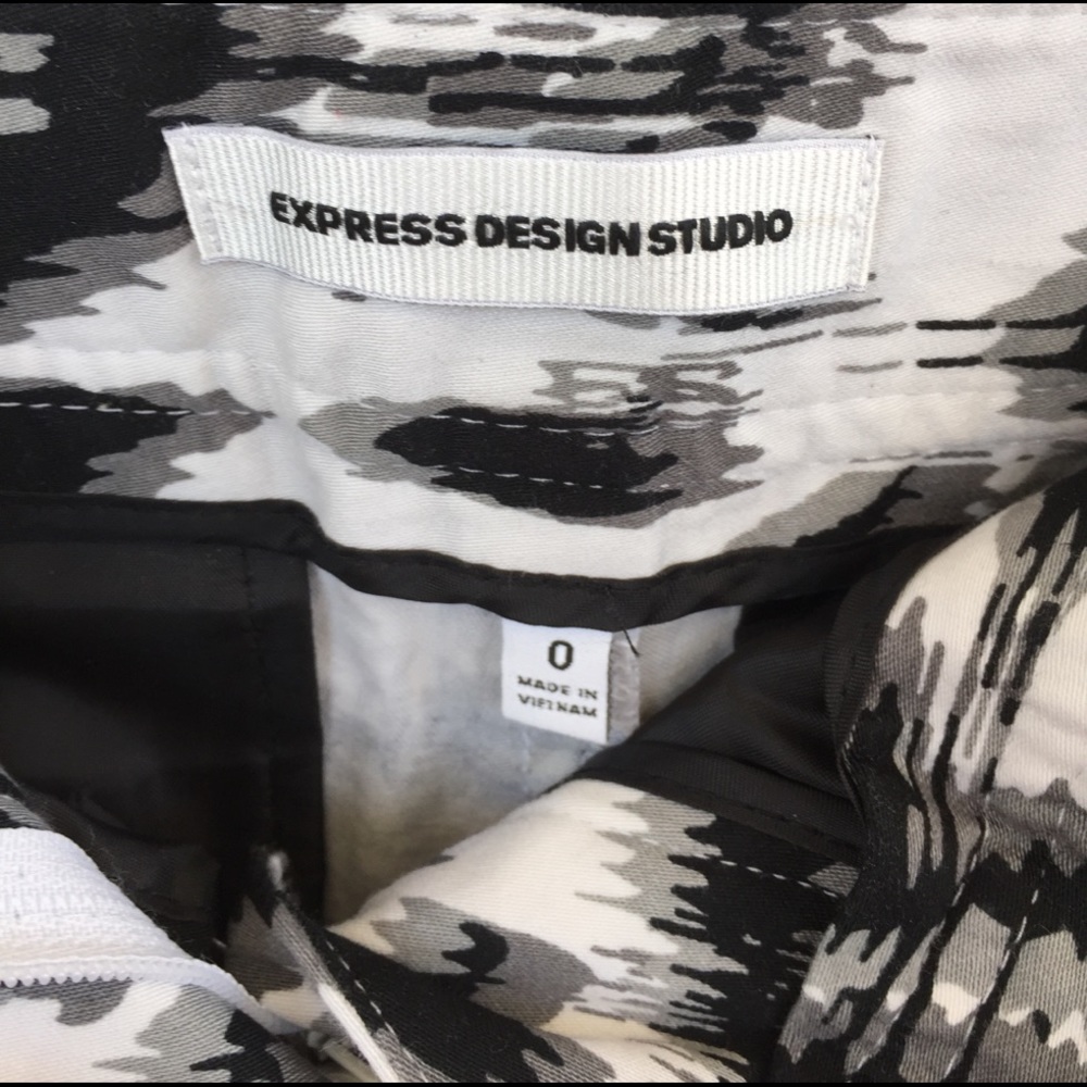 Express Shorts - Picture 7 of 7