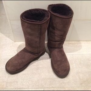 Brown tall Ugg boots size W8
