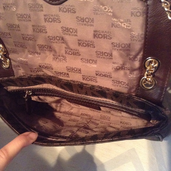 BNWT Authentic MK Bag with Adjustable Chain Strap - Picture 4 of 5