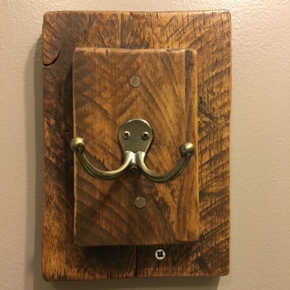 Reclaimed pallet wood hand towel holder