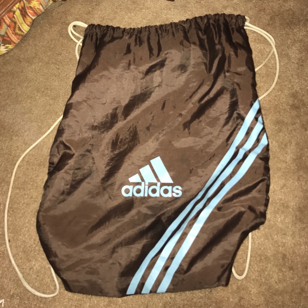 Adidas jaw string bag