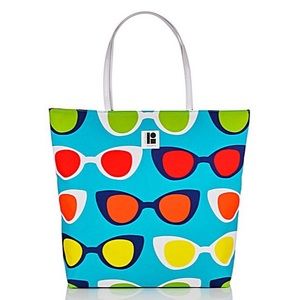 LAST CHANCE DONATING TOMORROW: Estée Lauder Tote