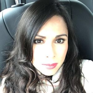 Meet your Posher, Alicia