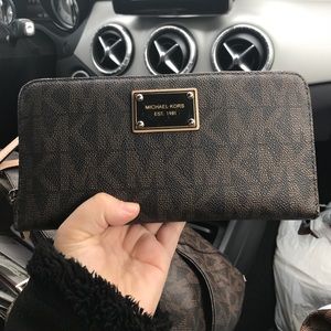 Michael Kors Zip Wallet