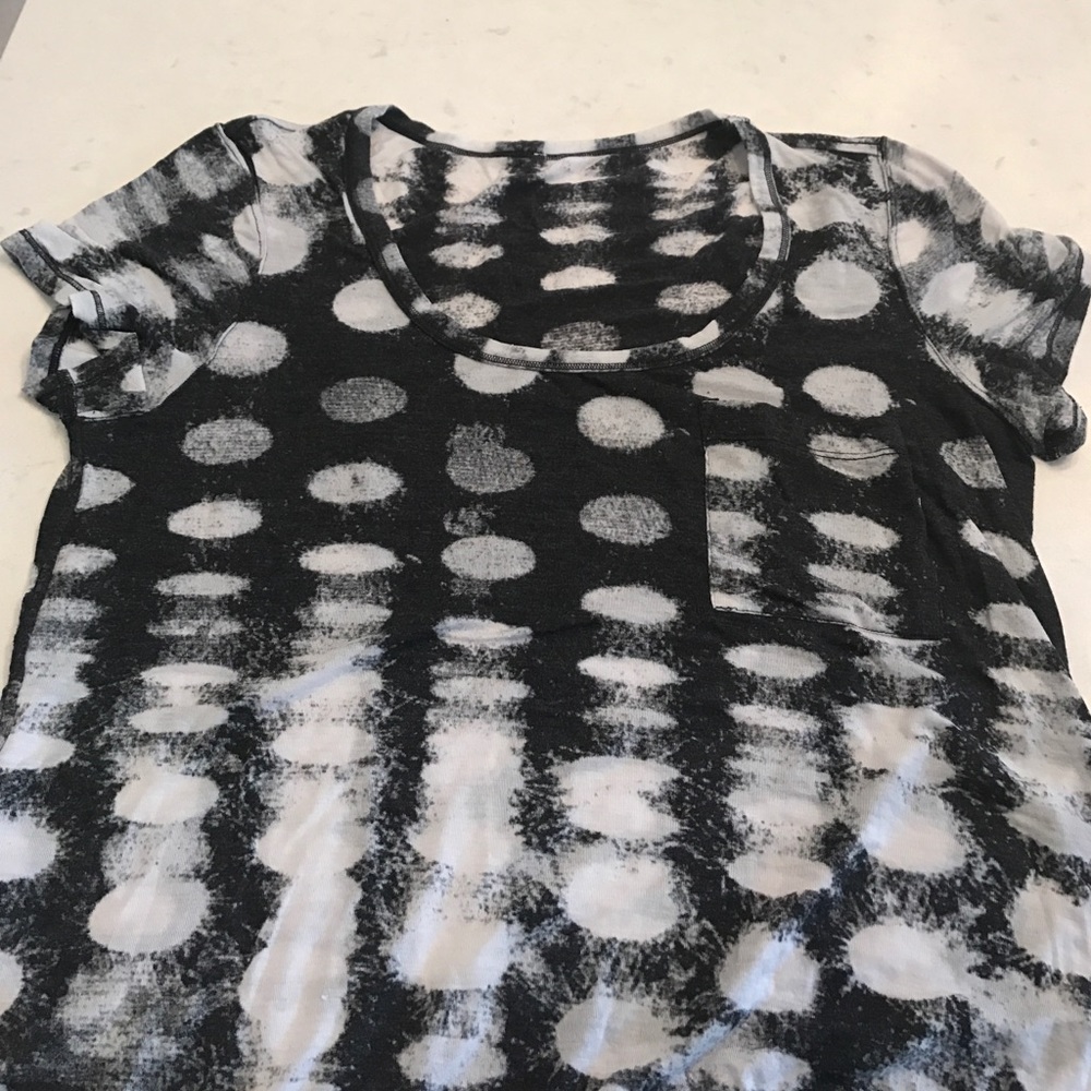 Lightweight Lululemon tshirt.