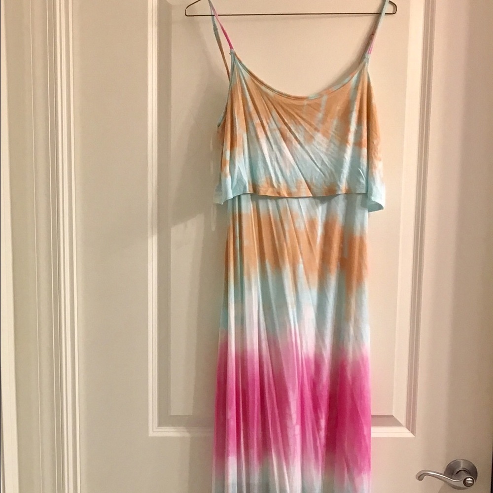Tie-dye maxi dress.