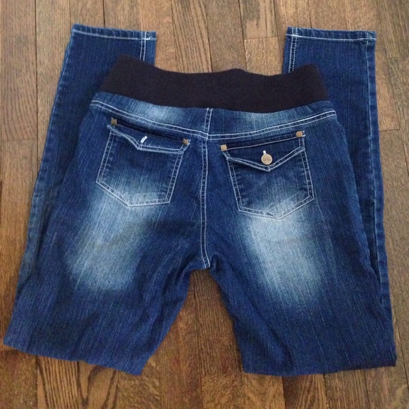 Dark under belly maternity jeans - Picture 2 of 4