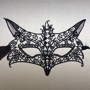 Foxy lace mask