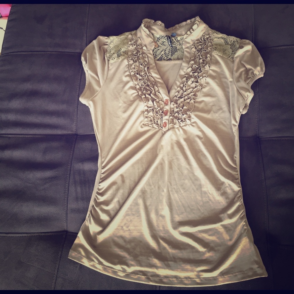 Fair olive green frilly cup-sleeved blouse