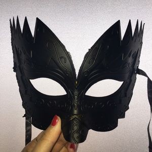 Gift with women's mask purchase.
