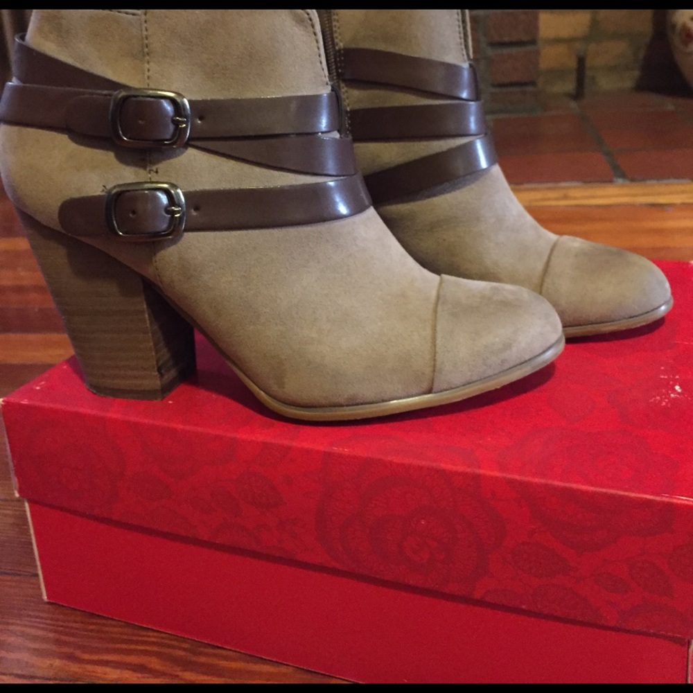 Carlos by Carlos Santana Helene Boots