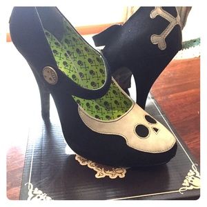 Bettie Page Necrotic Gris Grimly by Ellie NEW 9