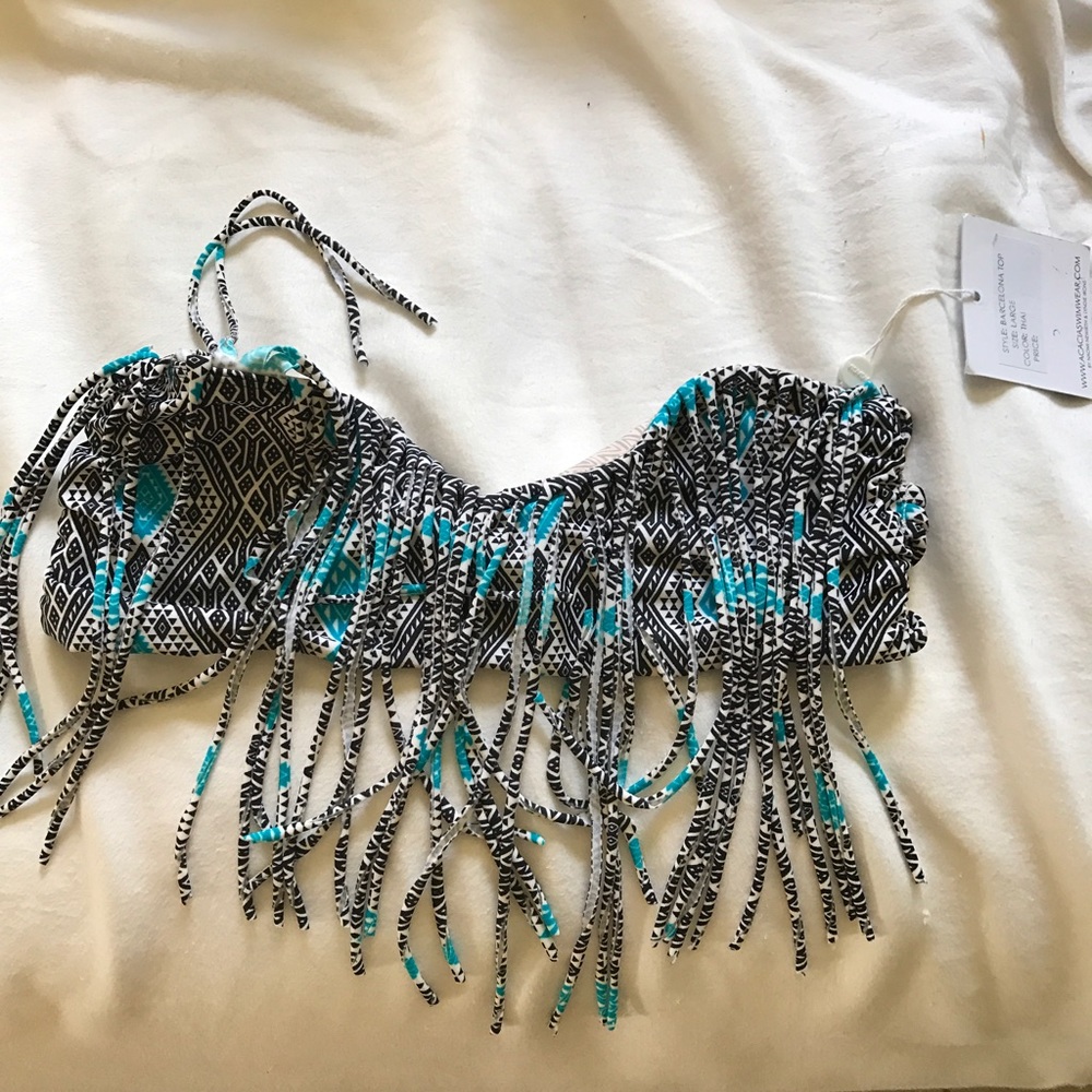 BNWT acacia