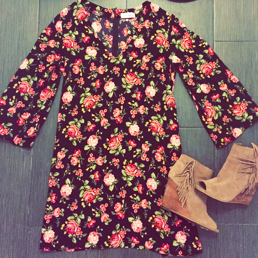 Floral Bellsleeve Dress