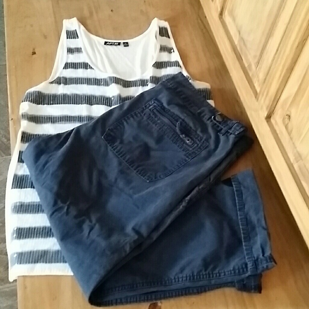 Gap Navy Capris