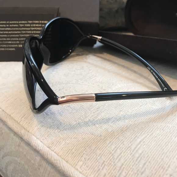 ❌SOLD❌Tom Ford Jennifer Black Sunglasses - Picture 2 of 6